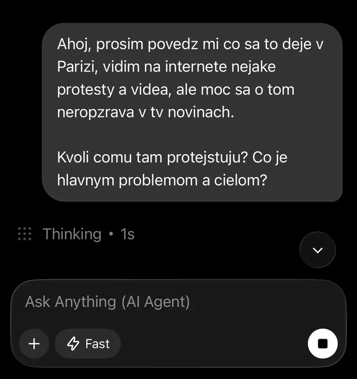 Otázka o protestoch v Paríži zadaná do Groka v režime Fast
