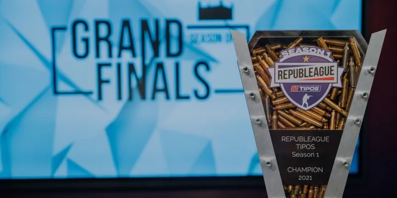 Trofej REPUBLEAGUE TIPOS Season 1 naplnená nábojnicami